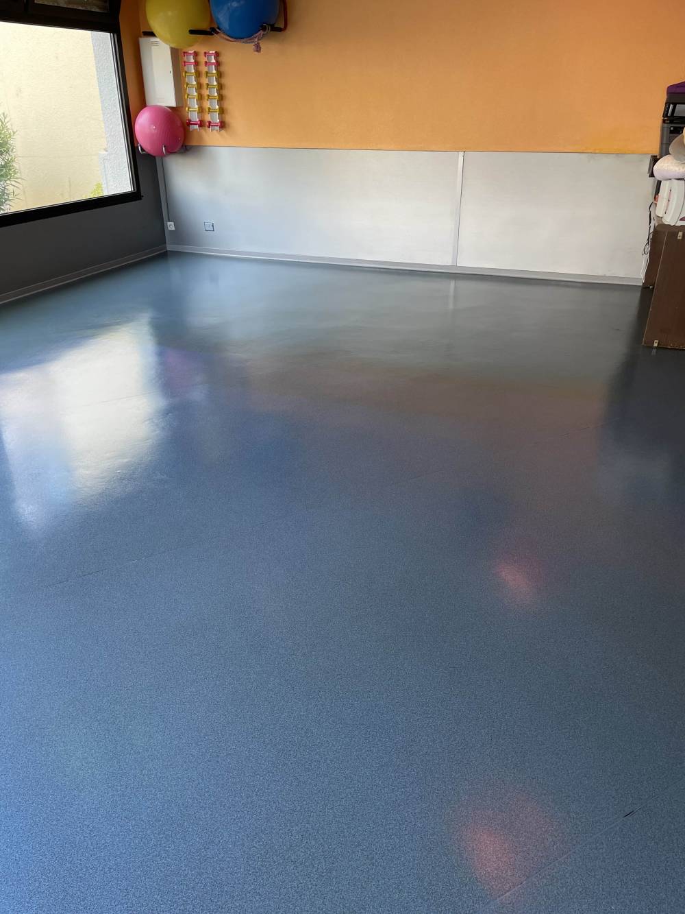 LINOLEUM -min